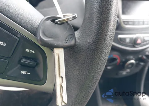 2015 Hyundai Accent Gs z USA, uszkodzony, nr VIN KMHCT5AE3FU231810